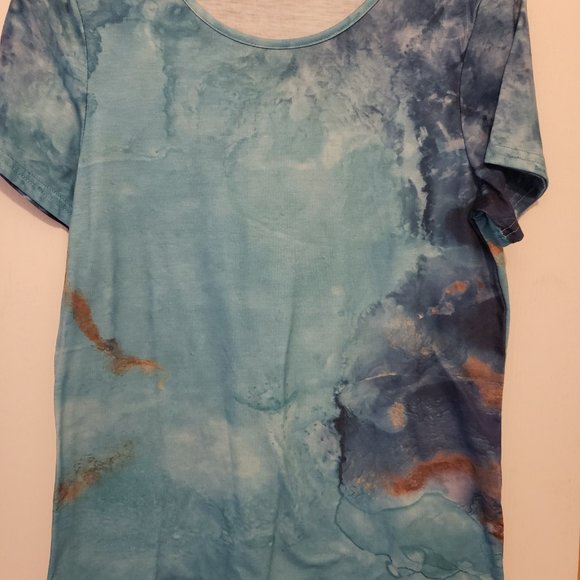 Tops - Picture 3 of 9